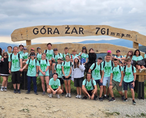 na zdjęciach wyjazdy grupy karate oraz zajęcia na powietrzu