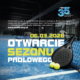Plakat w sportowej kolorystyce niebiesko-żółtej z dużym napisem „Otwarcie sezonu padlowego 06.03.2026”, na tle zdjęcia kortu do padla z siatką, rakietą padlową i piłkami tenisowymi, informujący o uruchomieniu kortu przy Hali MOSiR Żory.