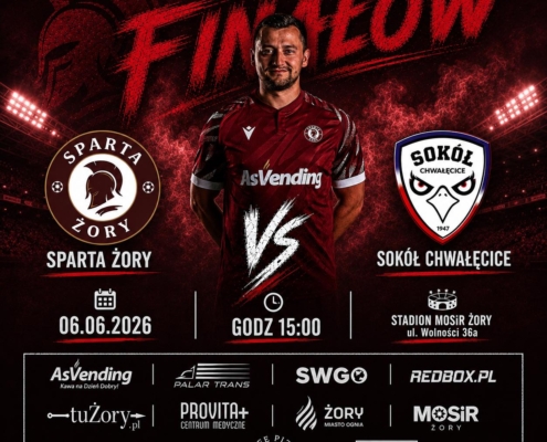 Grafika zapowiadająca mecz piłkarski Sparta Żory – Sokół Chwałęcice. Widoczny zawodnik, herby drużyn, data, godzina i miejsce spotkania oraz logotypy partnerów wydarzenia.