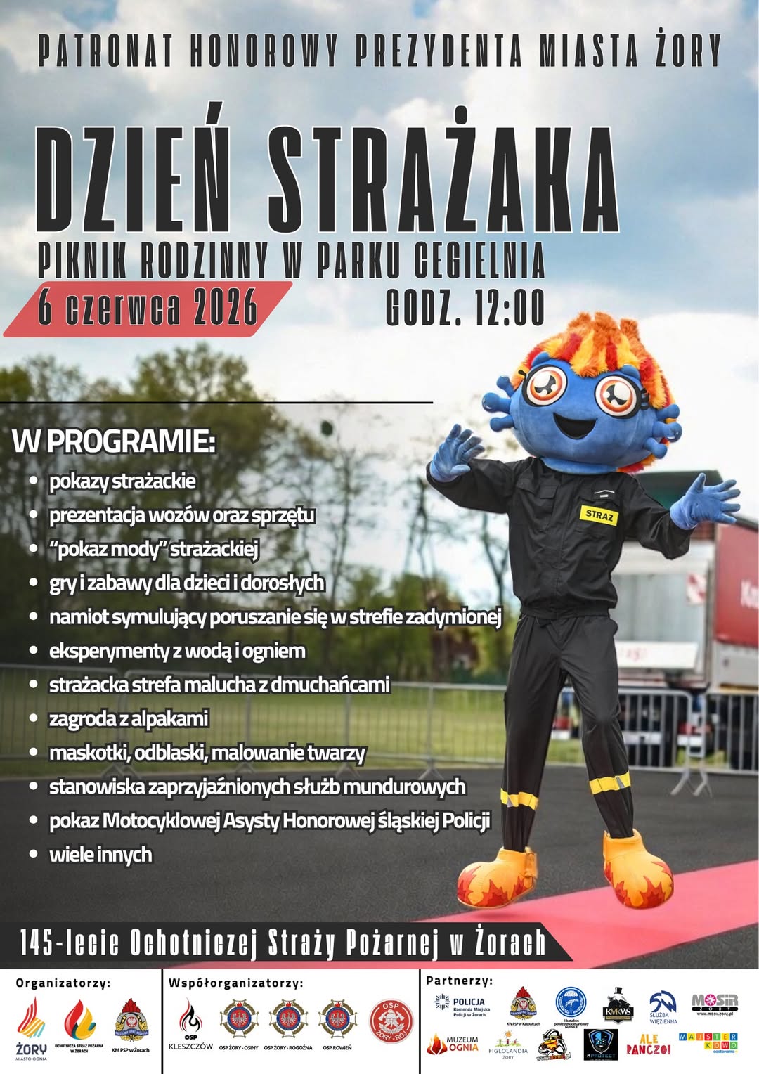 Grafika promująca Dzień Strażaka w Parku Cegielnia. Widoczna maskotka strażaka oraz program wydarzenia obejmujący pokazy, atrakcje dla dzieci, prezentację sprzętu i działania służb mundurowych.