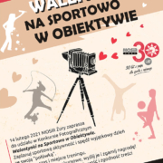 Na plakacie opis zasad konkursu, w tle kolorowe postacie sportowe a na środku stary aparat na statywie