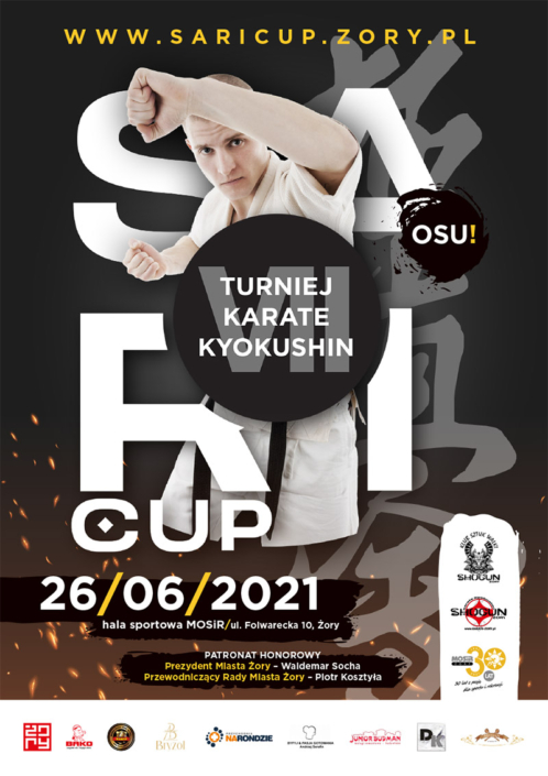 Na plakacie informacja o turnieju karate na czarnym tle, na dole logotypy sponsorów, w środku zdjęcie karateki