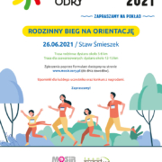 Na plakacie informacje opisujące Festiwal Górnej Odry na białym tle, u dołu ilustracja biegnącej rodziny w lesie