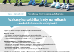 Na plakacie zapowiedź szkółki rolkowej, u góry logo Akcji Lato 2021, w środku zdjęcie przedstawiające rolki grupy ludzi na boisku