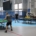 na zdjęciu rozgrywki tenisa stołowego w hali sportowej