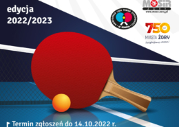 na plakacie informacje o naborze do ligi tenisa stołowego, na środku zdjęcie rakietki i piłki na niebieskim stole