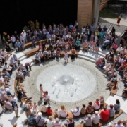 na zdjęciu tłum na otwarciu tężni solankowej w Żorach