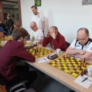 na zdjęciu szachiści podczas turnieju