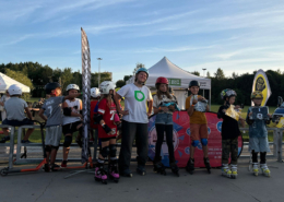 na zdjęciach uczestnicy zajęć na żorskim skateparku oraz podczas wręczenia nagród