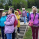 na zdjęciach wycieczkowicze podczas zwiedzania atrakcji i wspólnego posiłku