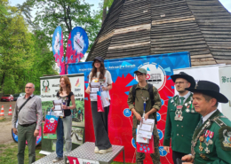 galeria zdjęć przedstawia zawody strzeleckie na strzelnicy Dębina i wręczenie nagród na podium