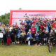 galeria zdjęć przedstawia zawody biathlonowe, biuro zawodów, strzelanie do celu i zdjęcia na podium z nagrodami oraz rozgrzewkę