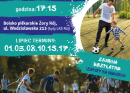 na niebieskim plakacie informacje o zajęciach z piłki nożnej, zdjęcie zawodników na boisku i logo