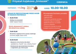 Plakat zapowiada letni Festiwal Górnej Odry na przystani „Śmieszek” z atrakcjami sportowymi i rodzinnymi dla dzieci i dorosłych; zawiera kolorowe grafiki, m.in. logo „Akcja Lato”, ikony lokalizacji i zegara, zdjęcia dzieci bawiących się na dmuchańcach i torze przeszkód, oraz motywy fal i palm