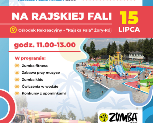 Plakat promuje letnie wydarzenie na odkrytym basenie. Widać kolorowe zjeżdżalnie, dzieci i dorosłych bawiących się w wodzie, tłum ludzi w basenach oraz osoby ćwiczące. Całość utrzymana jest w wakacyjnym, radosnym klimacie z grafikami słońca i fal.