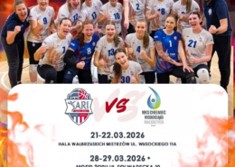 Zestaw grafik i zdjęć z meczu play-off siatkarek MUKS SARI Żory, prezentujący wynik spotkania (3:1), drużynę po meczu oraz dynamiczne materiały promujące rywalizację z MKS Chełmiec Wałbrzych.